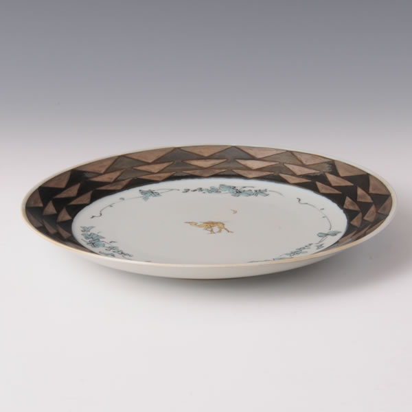 GINSAI IROE BUDORAKUDAMON SARA (Plate with Grape and Camel design in overglaze enamel) Hizenyoshida ware