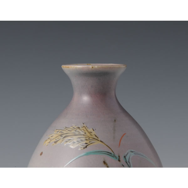 BENIIROE SOMON TOKKURI (Sake Bottle with Grass design in red overglaze enamel)