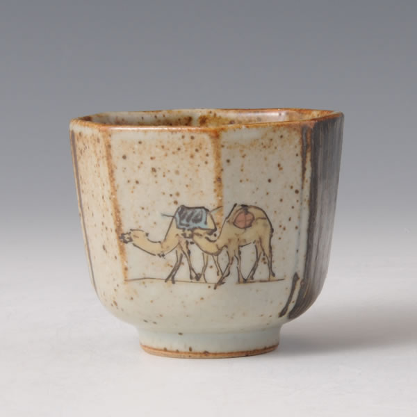 KINGINSAI IROE RAKUDAMON MENTORI GUINOMI (Faceted Sake Cup with Camel design in overglaze enamel) Hizenyoshida ware