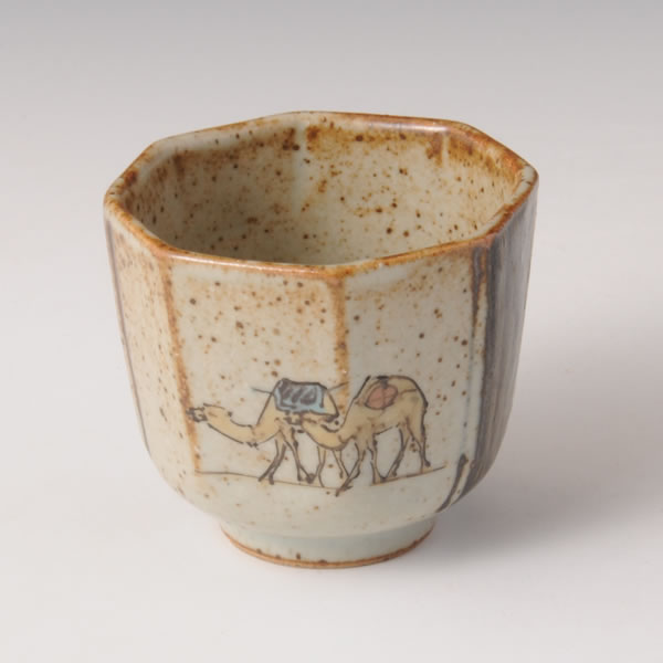KINGINSAI IROE RAKUDAMON MENTORI GUINOMI (Faceted Sake Cup with Camel design in overglaze enamel) Hizenyoshida ware