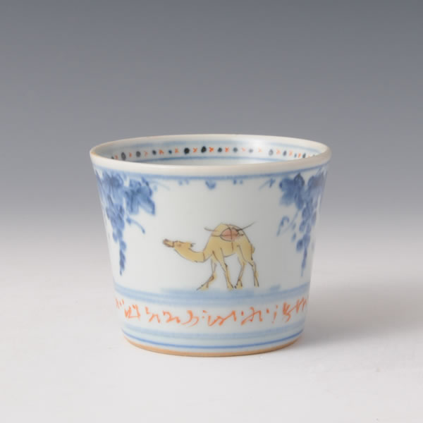 SOMENISHIKI EGAWARI RAKUDAMON SOBACHOKOSOROI (Cups with Camel design in polychrome overglaze painting) Hizenyoshida ware