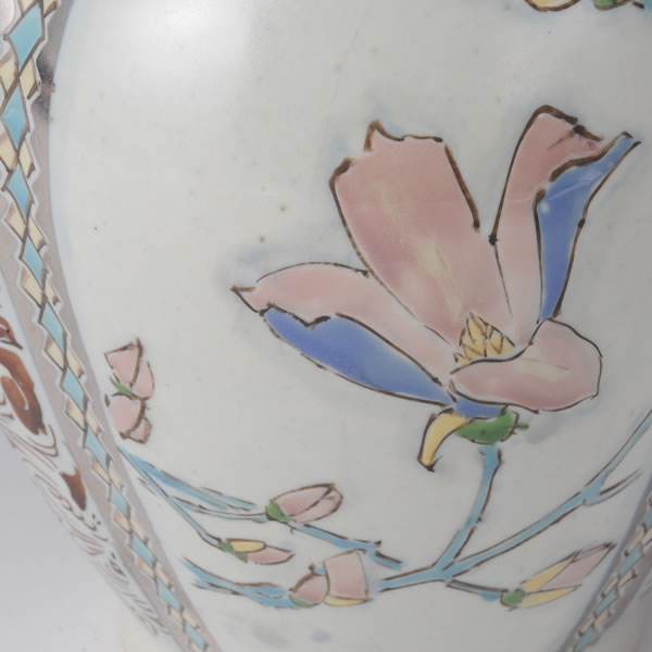 HAKKINSAI IROEMOKURENMON KABIN (Flower Vase Magnolia design in platinum decoration & overglaze enamel) Hizenyoshida ware