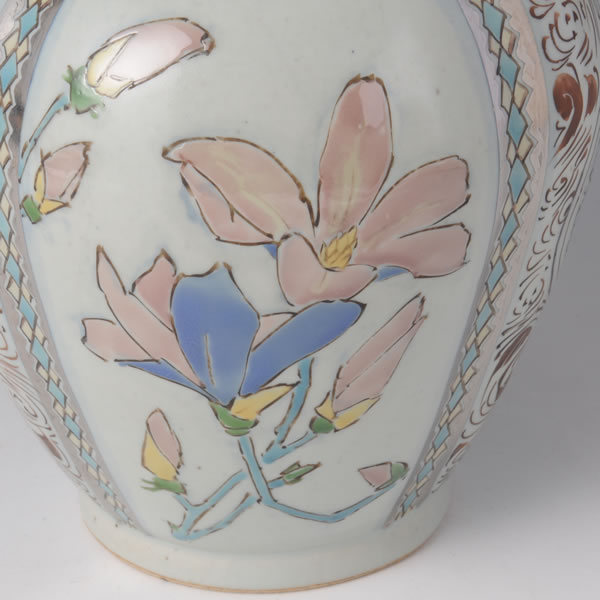 HAKKINSAI IROEMOKURENMON KABIN (Flower Vase Magnolia design in platinum decoration & overglaze enamel) Hizenyoshida ware