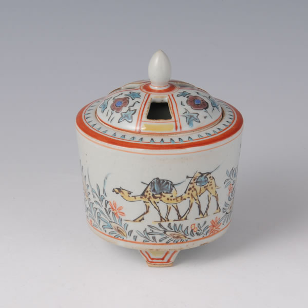 IROE FUYODE HANARAKUDAMON KORO (Incense Burner with Hibiscus & Camel design in overglaze enamel) Hizenyoshida ware