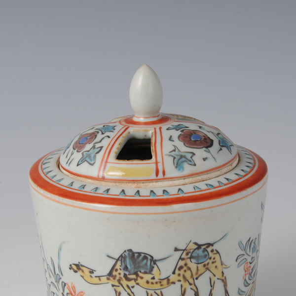 IROE FUYODE HANARAKUDAMON KORO (Incense Burner with Hibiscus & Camel design in overglaze enamel) Hizenyoshida ware