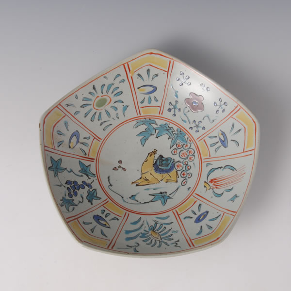 IROE FUYODE BUDORAKUDAMON GOKAKUHACHI (Bowl with Hibiscus Grape Camel design in overglaze enamel) Hizenyoshida ware