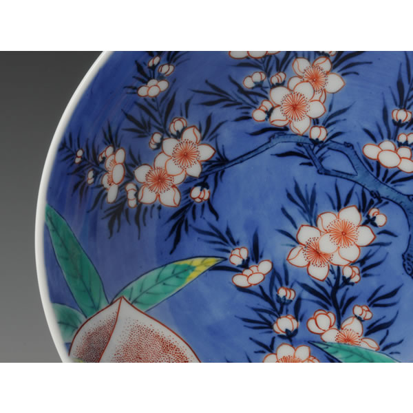IRONABESHIMA MOMOMON NANASUN KODAIZARA (Plate with the Peaches design & multi-colored overglaze enamel) Nabeshima ware
