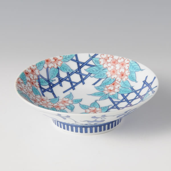 IRONABESHIMA KAKINESAKURA GOSUN KODAISARA (Plate with multi-coloured overglazed enamel) Nabeshim ware