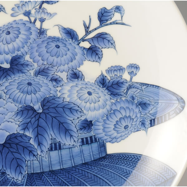 NABESHIMASOMETSUKE HANAKAGOMON SHAKUSARA (Plate with Flower Basket design in underglaze blue) Nabeshima ware