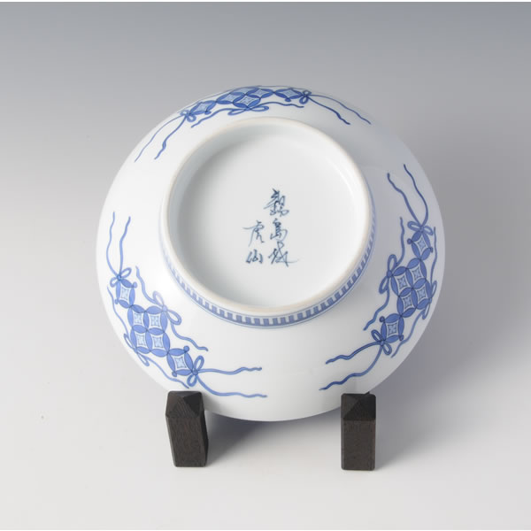 NABESHIMAGINNAN KARAHANAMON KODAIZARA (Plate with Karahana in the Ginkgo design) Nabeshima ware