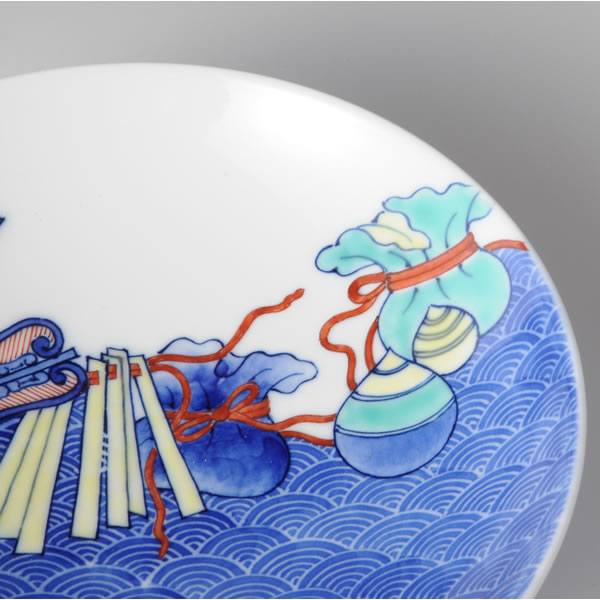 IRONABESHIMA SEKAIHA TAKARAZUKUSHIMON GOSUN KODAIZARA (Plate with Semicircular Repeated Wave design) Nabeshima ware