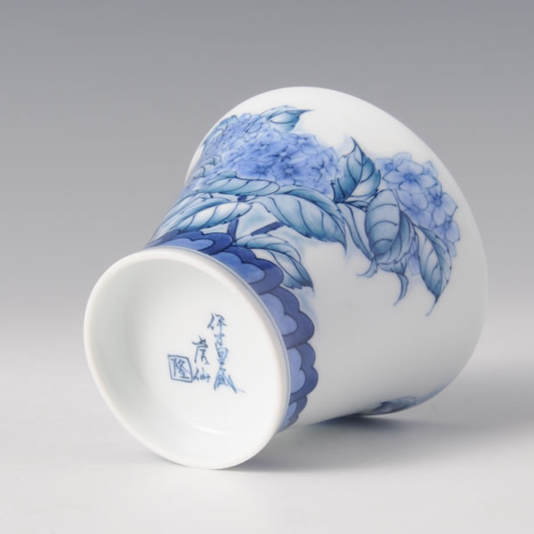 SOMETSUKE AJISAIMON SOBACHOKO (Cup with the Hydrangea design in underglaze blue) Nabeshima ware