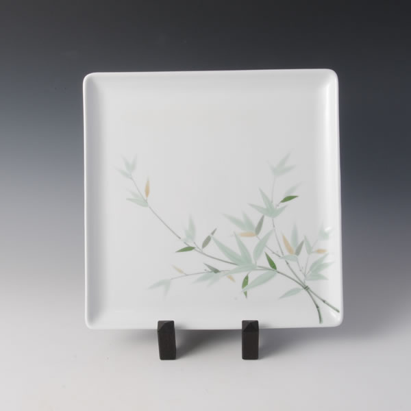SEIJIYUZOME SASAMON PLATE 30 (Plate with the Bamboo Grass design by Celadon glaze Paints) Nabeshima ware