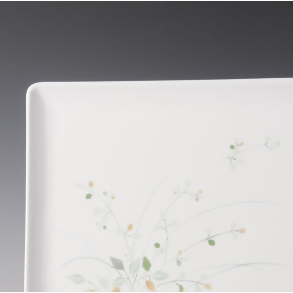 SEIJIYUZOME HAGIMON PLATE 30 (Plate with the Clover design by Celadon glaze Paints) Nabeshima ware