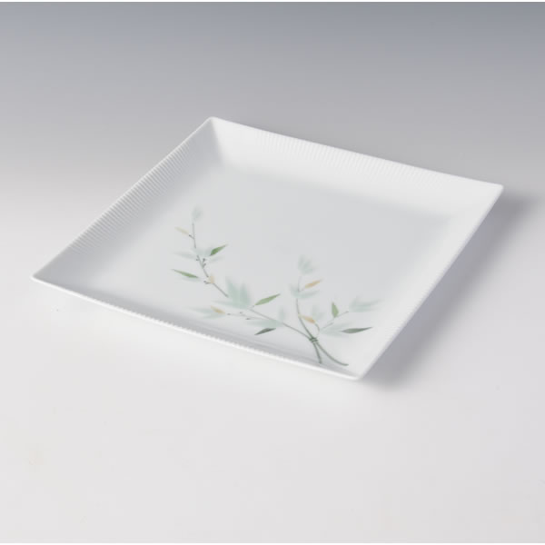 SEIJIYUZOME SASAMON NAMIGATA PLATE (Plate with the Bamboo Glass design by Celadon glaze Paints) Nabeshima ware
