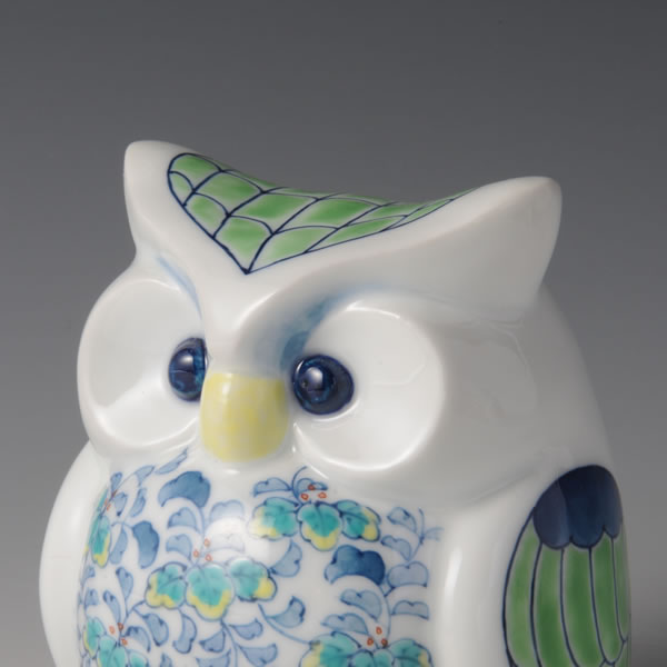 IRONABESHIMA FUKURO GREEN (Owl with multi-colored overglaze enamel)