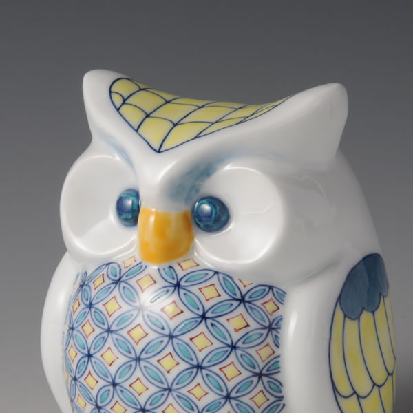 IRONABESHIMA FUKURO YELLOW (Owl with multi-colored overglaze enamel)