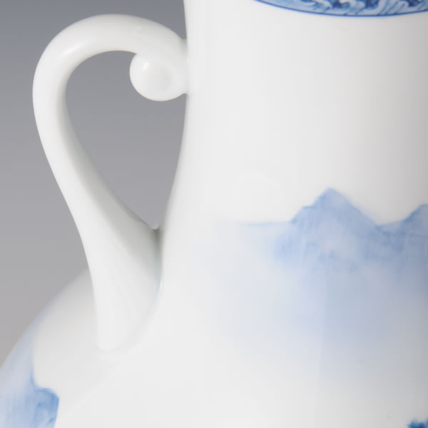 SOMETSUKE SANSUIZU NAMIMON TOTTETSUKI KABIN (Flower Vase with Landscapes & the Wave design & Handles in underglaze blue) Arita ware