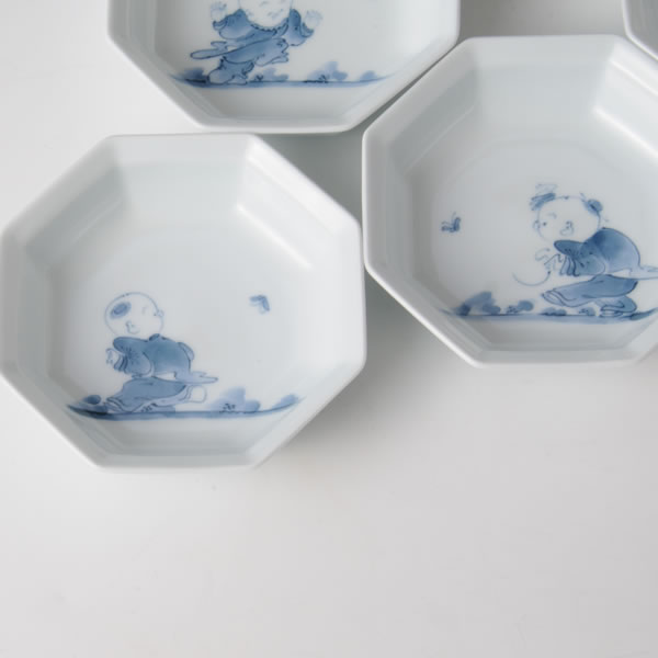 SOSAKUKARAKO HACHIKAKU TORISARASOROI (Plates by Creation Ancient Chinese Boys) Mikawachi ware