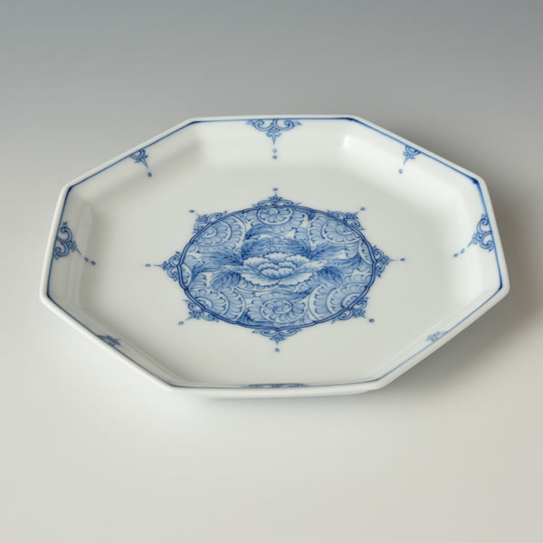 MADORI BOTANKARAKUSA HACHIKAKU GOSUNZARA (Octagonal Plate with Peony & Vines-coiled design) Mikawachi ware