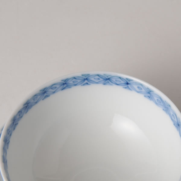 BOTANKARAKUSAMON WANZARA SHUKI HAIDAI (Cup & Saucer with Peony & Vines-coiled design) Mikawachi ware