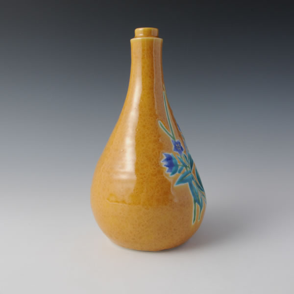 KABIN SAIJISAI KIKYO (Flower Vase with Bellflower design in underglaze painting) Kutani ware