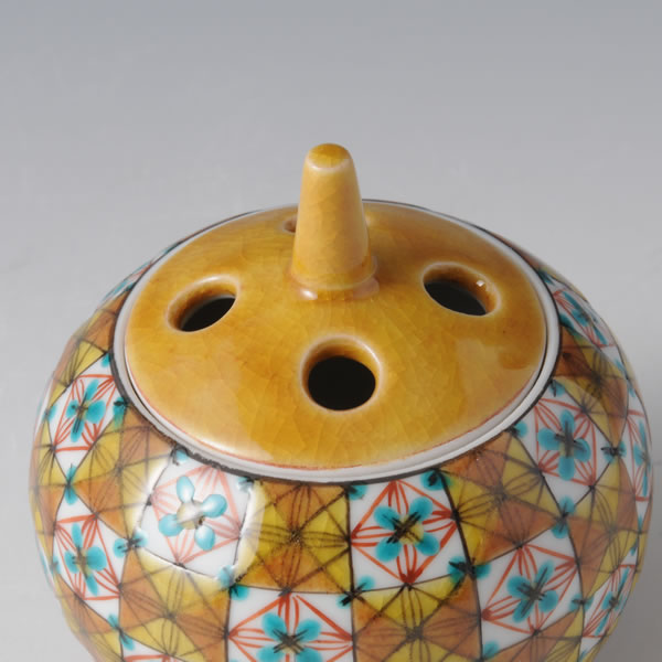 KORO HANAKOMON (Incense Burner with a serires of Petals pattern D) Kutani ware