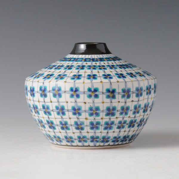 ICHIRINIKE HANAKOMON  (Single Flower Vase with a series of Petals pattern)