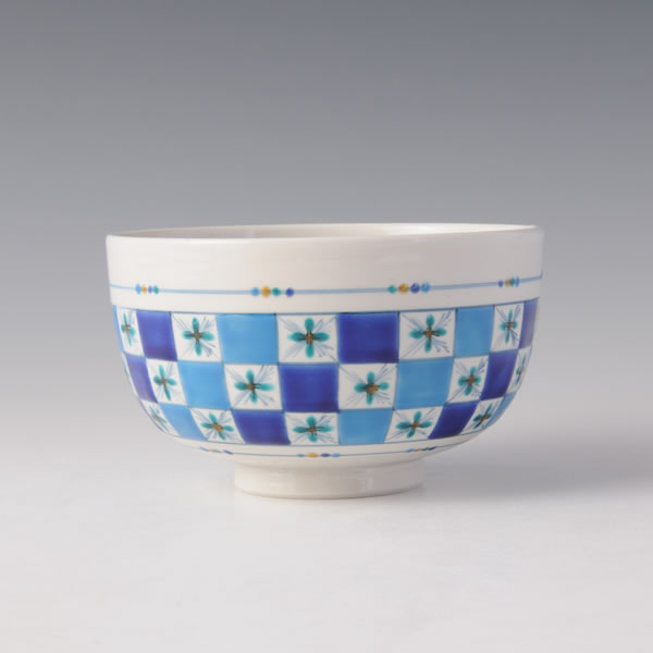 CHAWAN HANAKOMON (Tea Bowl with a series of Petals pattern) Kutani ware