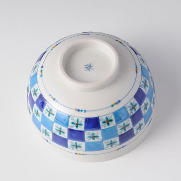 CHAWAN HANAKOMON (Tea Bowl with a series of Petals pattern) Kutani ware