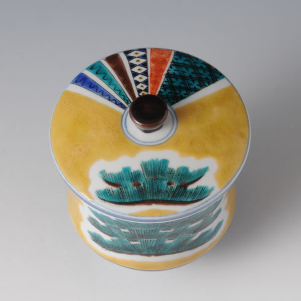 FUTATSUKI YUNOMI MATSUMON (Covered Teacup with Pine design)