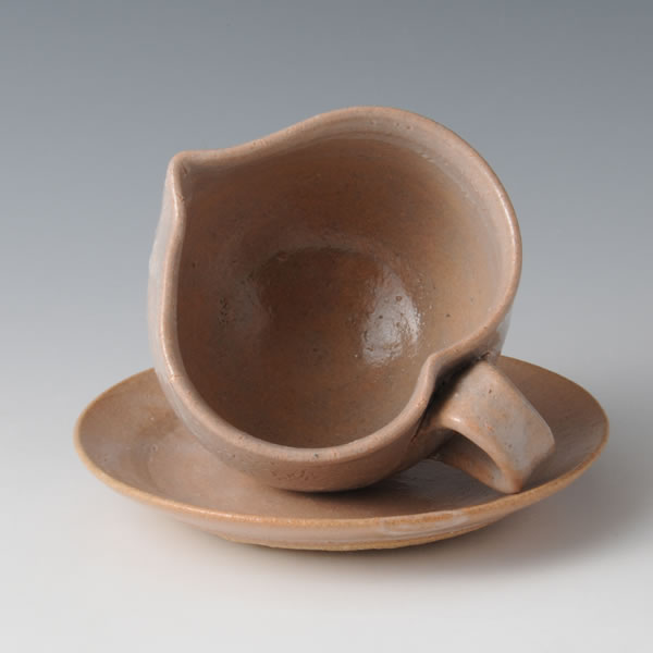 MUJIGARATSU KAIRAGI MOMOGATA COFFEECUP (Plain Karatsu ware peach-shaped Cup & Saucer with Cracks pattern) Karatsu ware