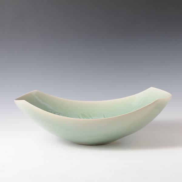SUISEIJI MUGIMONHOKEI BACHI (Celadon Bowl with Wheat design A)