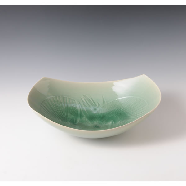 SUISEIJI MUGIMONHOKEI BACHI (Celadon Bowl with Wheat design A)