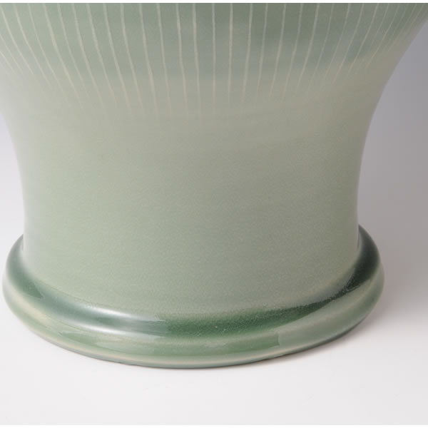 SUISEIJI SENMON KAKI (Celadon Flower Vase with Line design)
