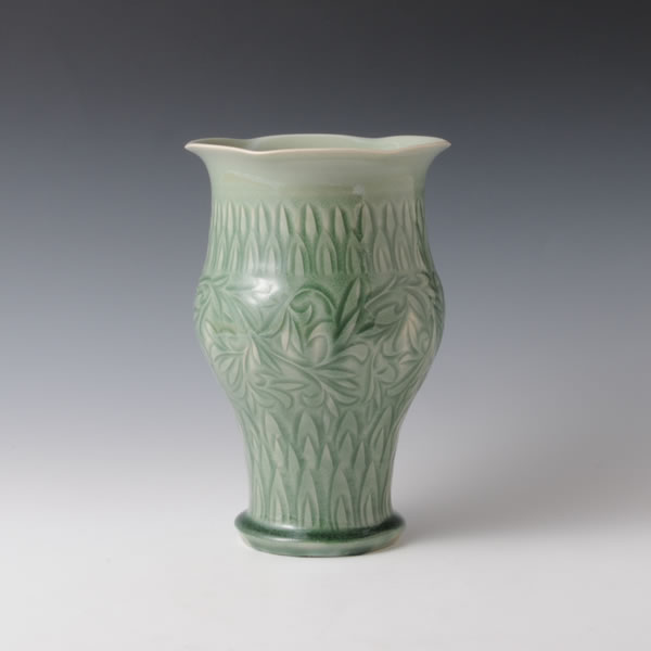 SUISEIJI SOKAMON KAKI (Celadon Flower Vase with Floral Plant design)