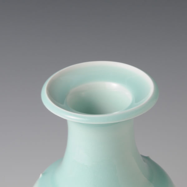 KINUTA SEIJI KAKI (Celadon Flower Vase A)