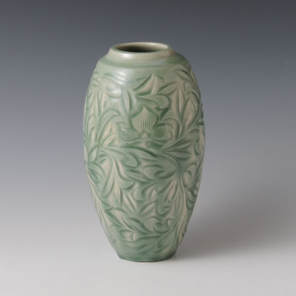 SUISEIJI SOKAMON HANAIKE (Celadon Flower Vase with Floral Plant design B)