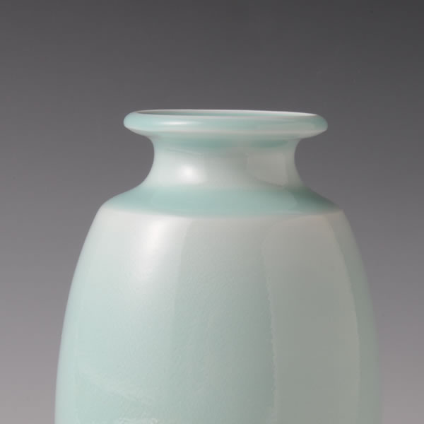 KINUTA SEIJI KAKI (Celadon Flower Vase B)