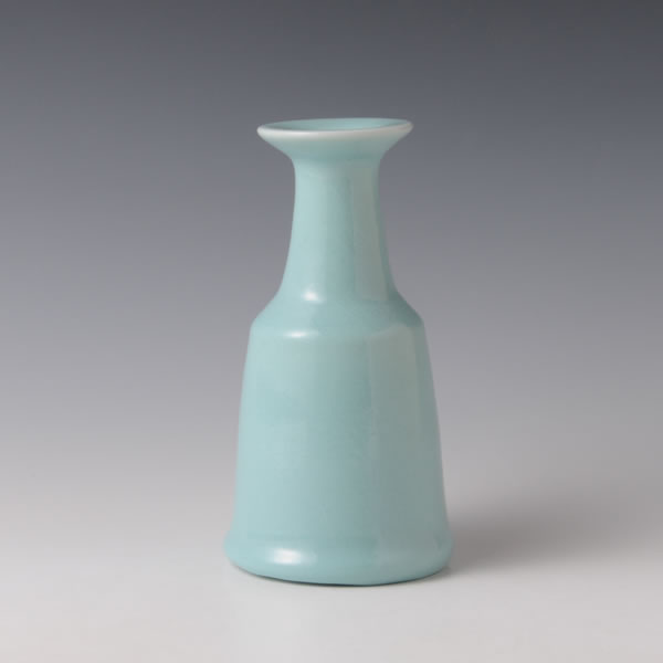 KINUTA SEIJI KAKI (Celadon Flower Vase C)