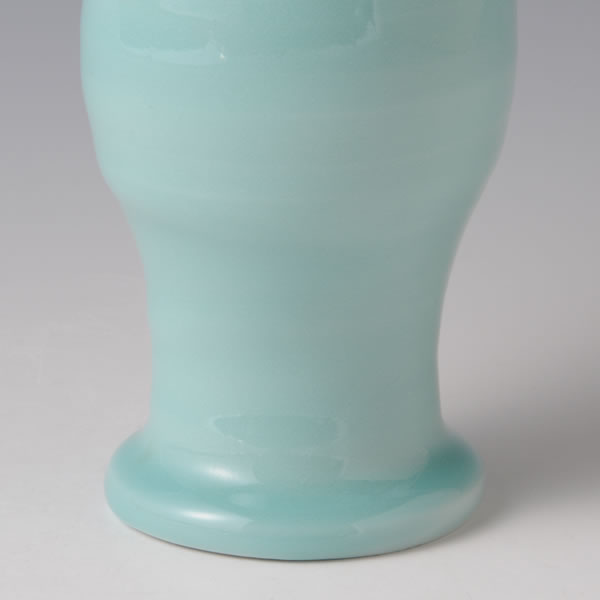 SEIJI HANAIKE (Celadon Flower Vase)