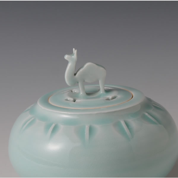 KINUTASEIJI RAKUDA KORO (Celadon Incense Burner with Camel design)