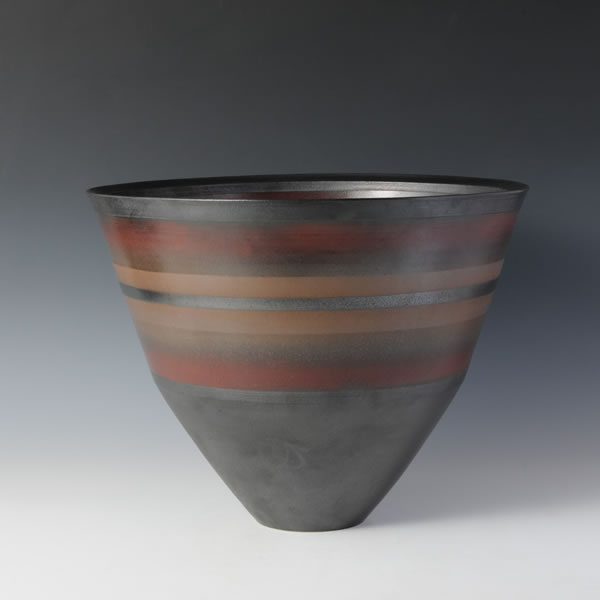 TETSUYU KAKEWAKE SENMONBACHI (Bowl with Iron glaze and Line design)