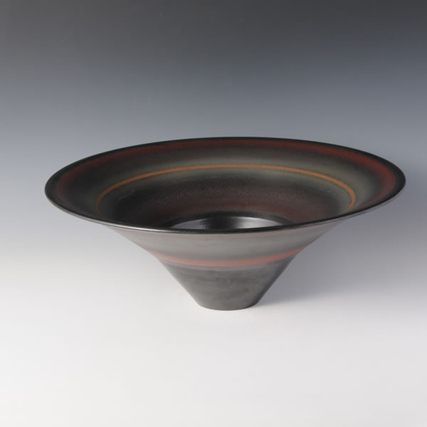 TETSUYU KAKEWAKE SENMONHIRABACHI (Bowl with Iron glaze and Line design) Koishiwara ware