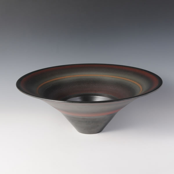 TETSUYU KAKEWAKE SENMONHIRABACHI (Bowl with Iron glaze and Line design) Koishiwara ware