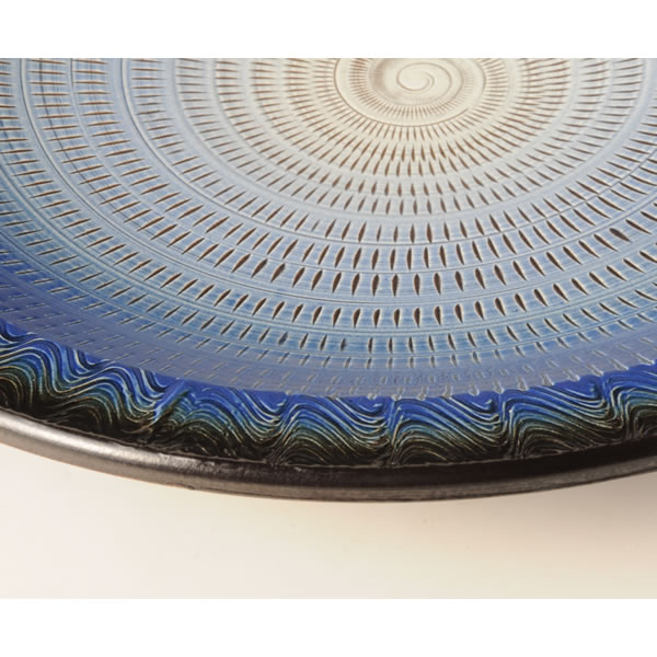 AOSAI TOBIKANNA OZARA (Plate in marks Scraping with Blue decoration) Koishiwara ware