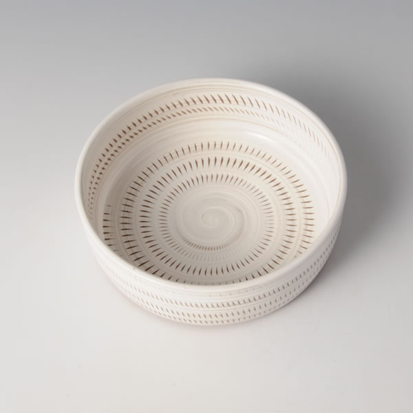 JOMON BOWL (Bowl with Vertical Lines and White decoration) Koishiwara ware