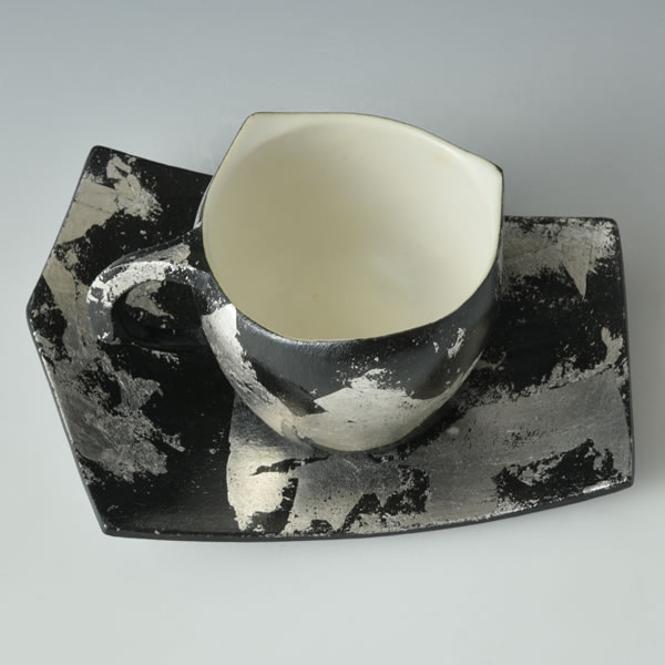 KOKUJI PLATINUM HAKKOSAI COFFEEWAN  (Black Porcelain Cup & Saucer with Platinum Foils)