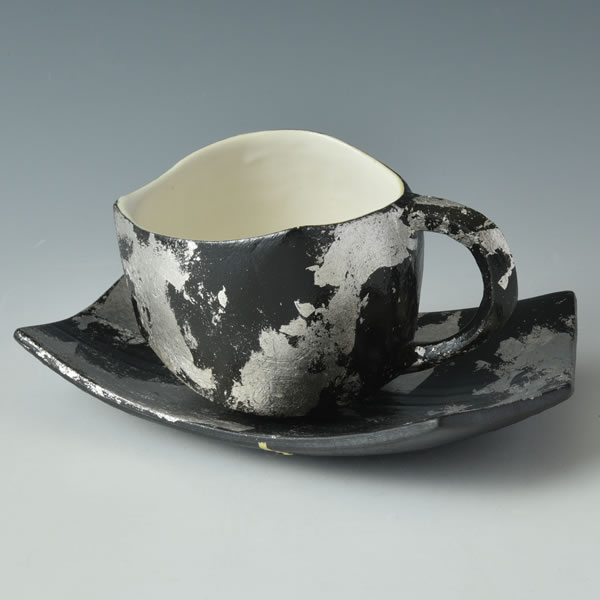 KOKUJI PLATINUM HAKKOSAI COFFEEWAN  (Black Porcelain Cup & Saucer with Platinum Foils)