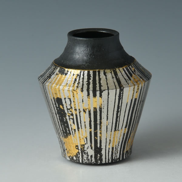 KOKUJI KIN PLATINUM HAKKOSAI YORI KOTSUBO  (Black Porcelain Small Jar with Gold & Platinum Foils)